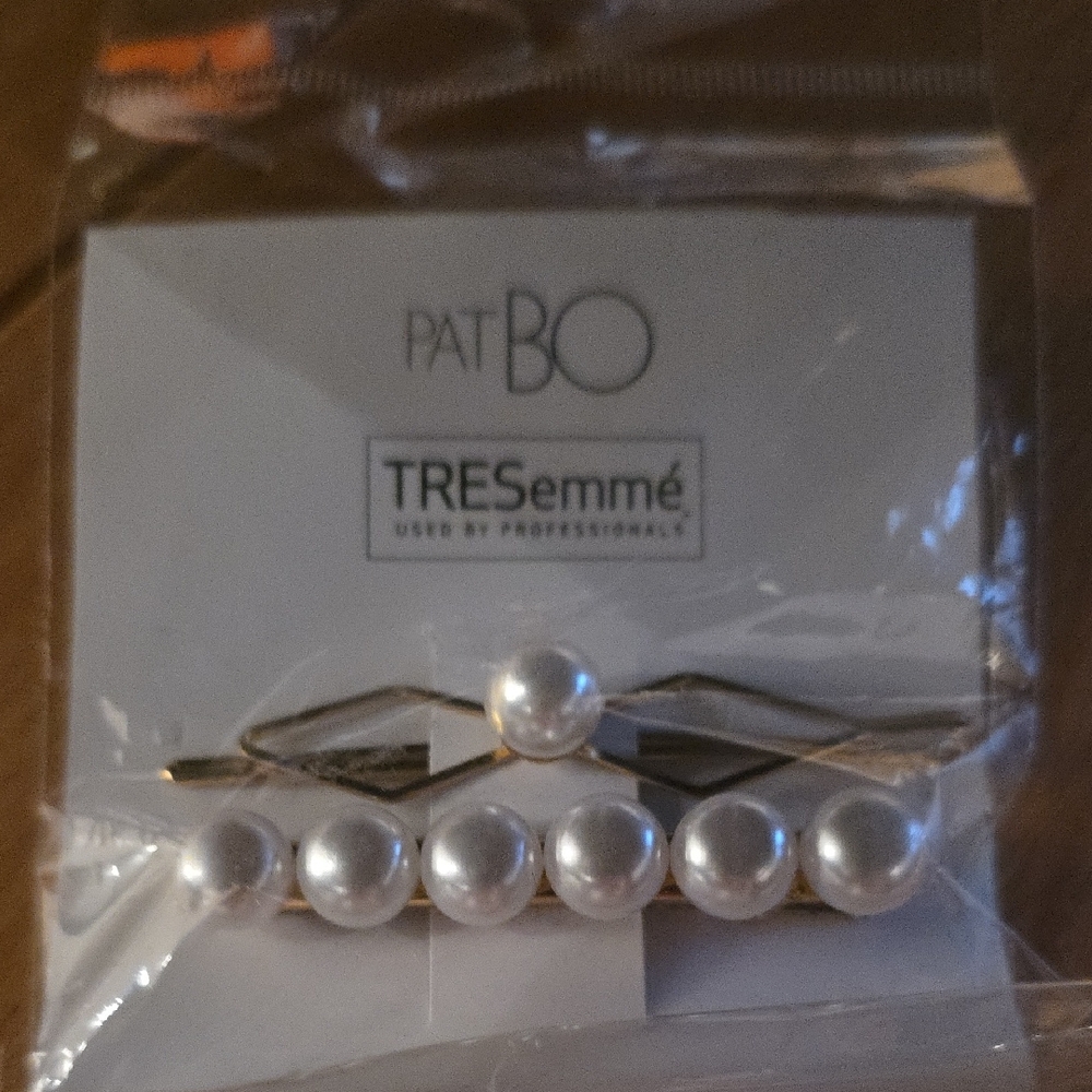 PatBo X Tresemne Pearl Hair Clip Set, New sealed